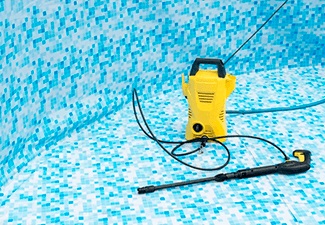 Limpieza de piscina image